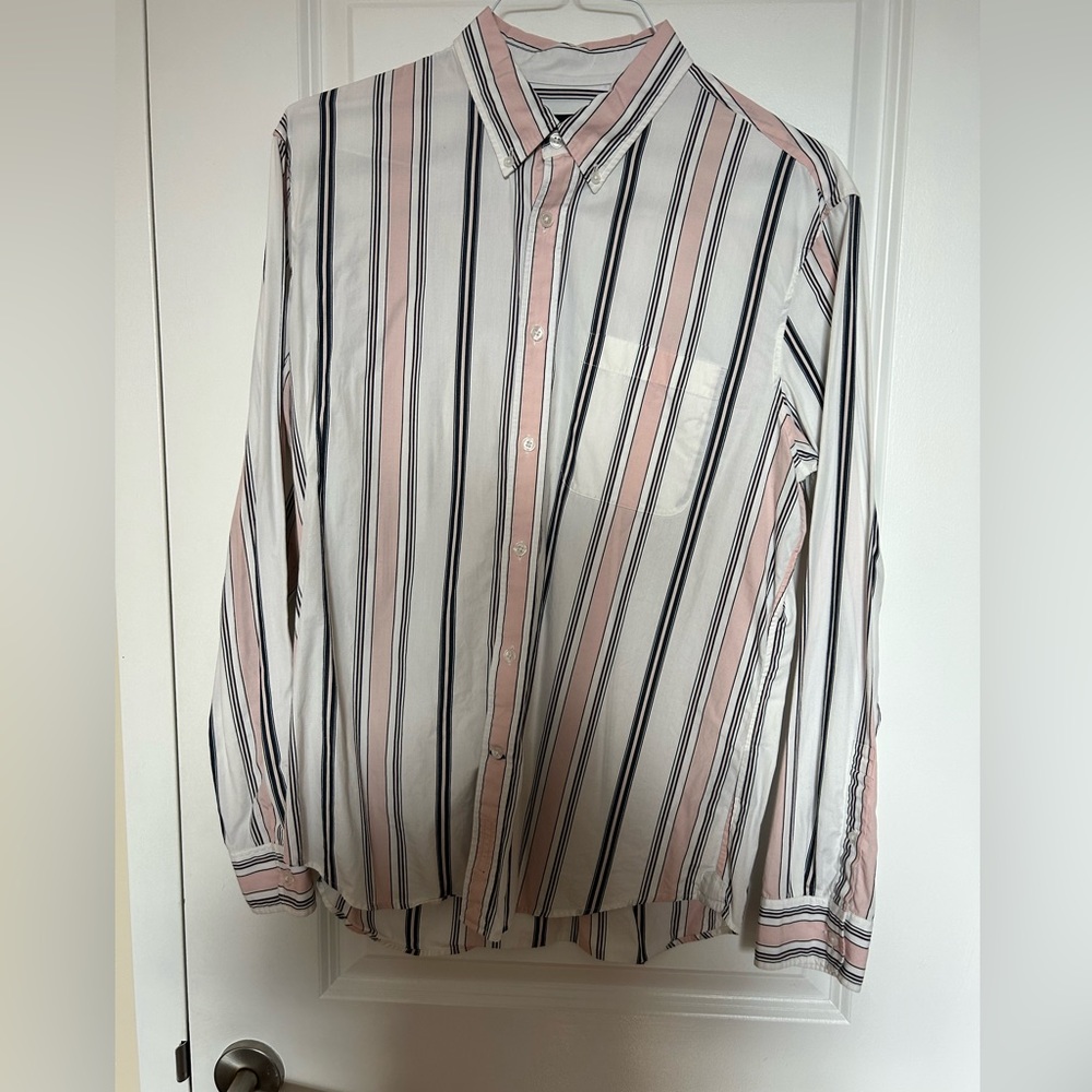 Club Monaco Slim Fit 100% cotton button down shirt. Dynamic Striping.